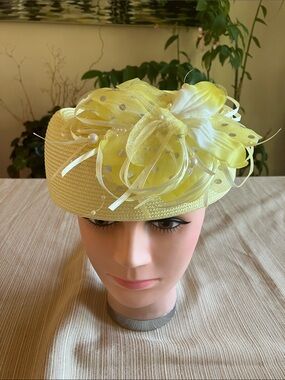 📣LAST ONE ‼️ Yellow Straw Pillbox Hat with Floral Accents
